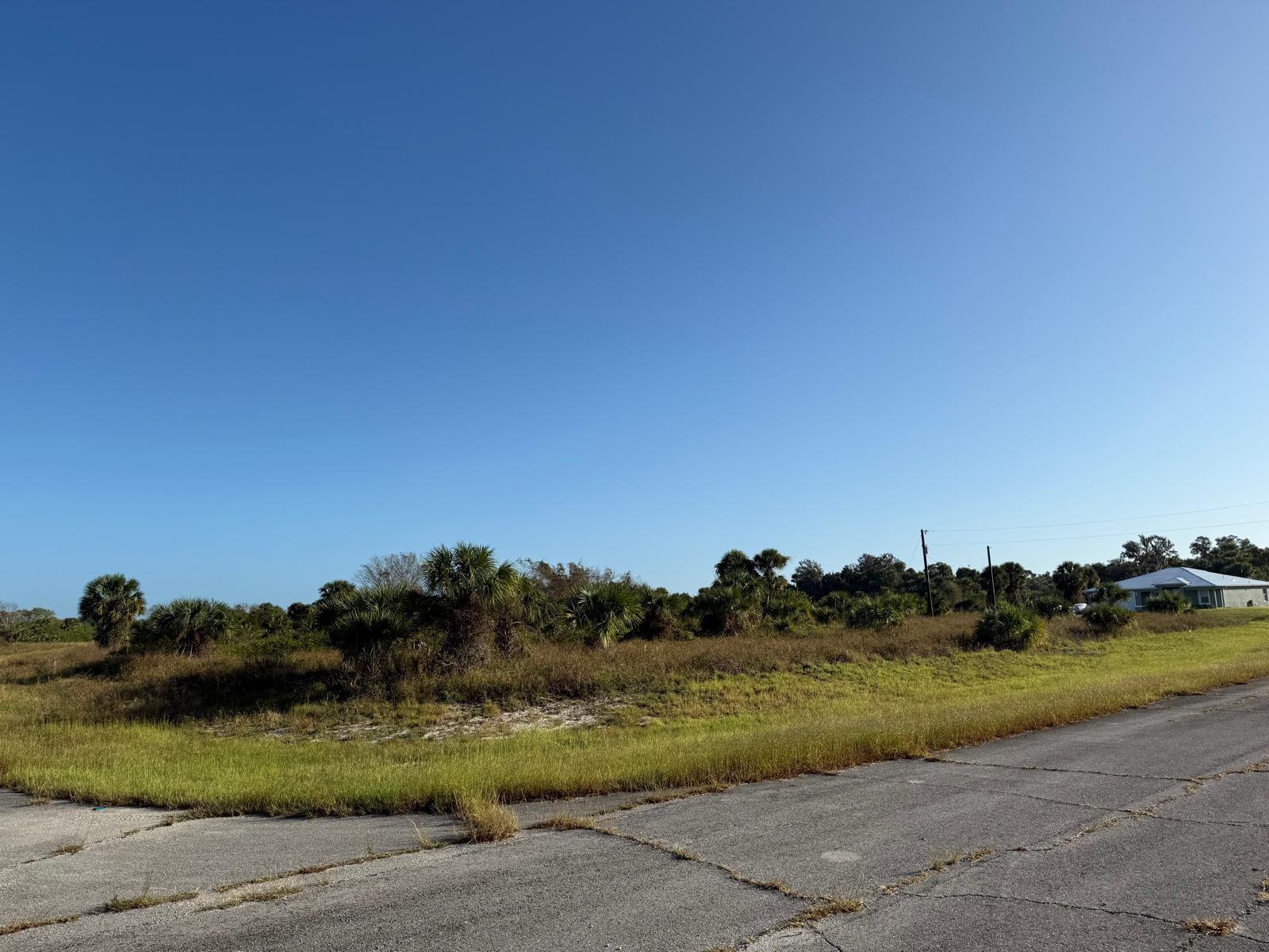 *Amazing Opportunity! Build Your Dream Home or Invest in the Future** Perfect for your next project with this **0.26-ACRE CORNER LOTt** , offering endless possibilities. Whether you're looking to build your dream home or seeking an excellent investment opportunity, this property has it all. Nestled in a desirable location, the lot provides ample space while maintaining proximity to local amenities, schools, and parks. It's ready for you to bring your vision to life. Don’t miss out on this prime piece of real estate – the opportunity to own your slice of land awaits! OWNER FINANCING AVAILABLE