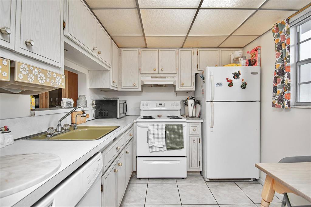 PETUNIA GARDENS CONDO - Residential