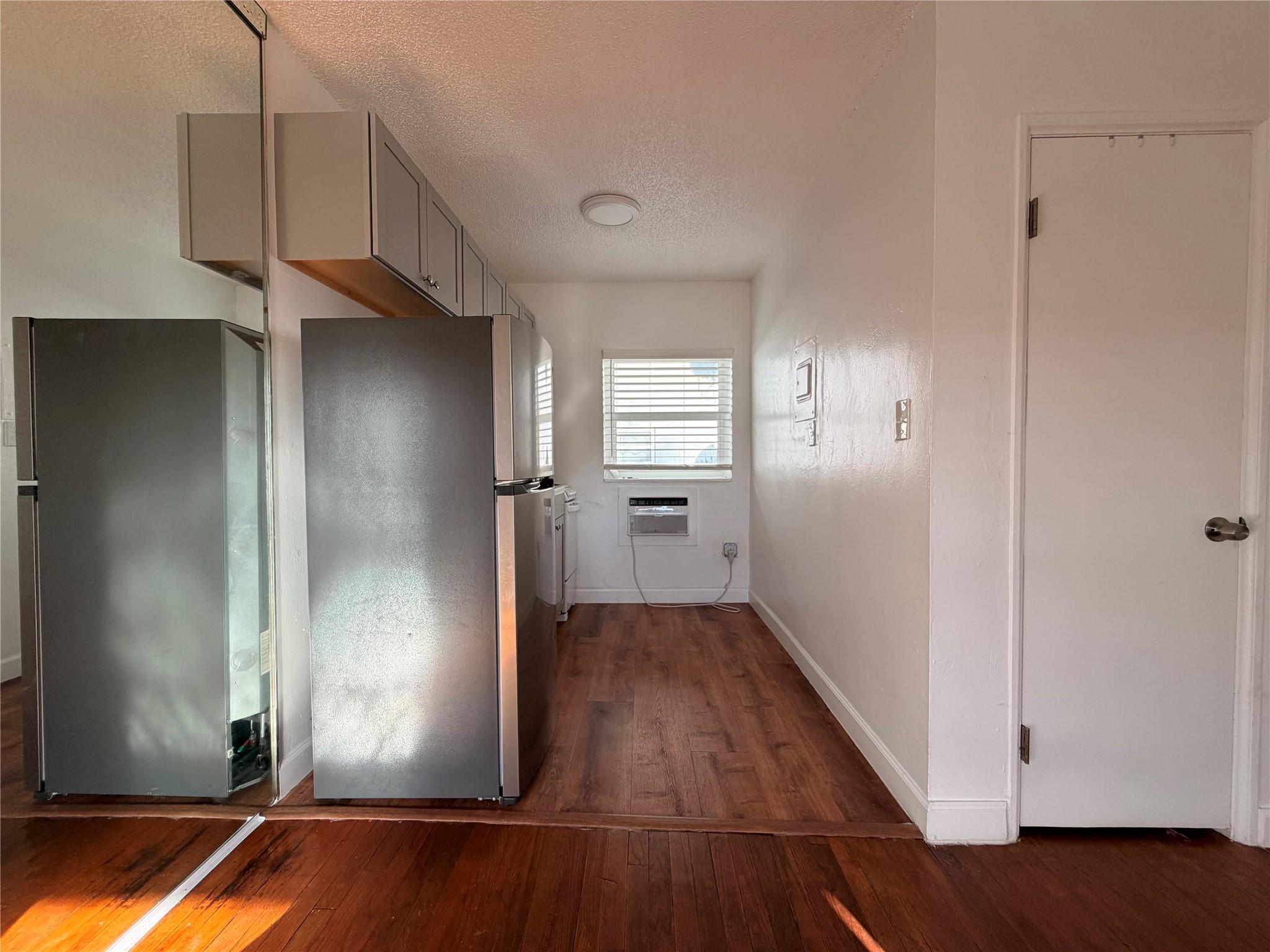 HOLLYWOOD - Residential Lease