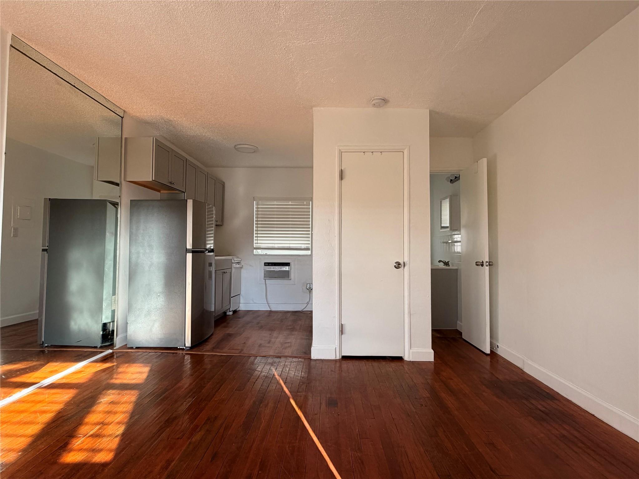 HOLLYWOOD - Residential Lease
