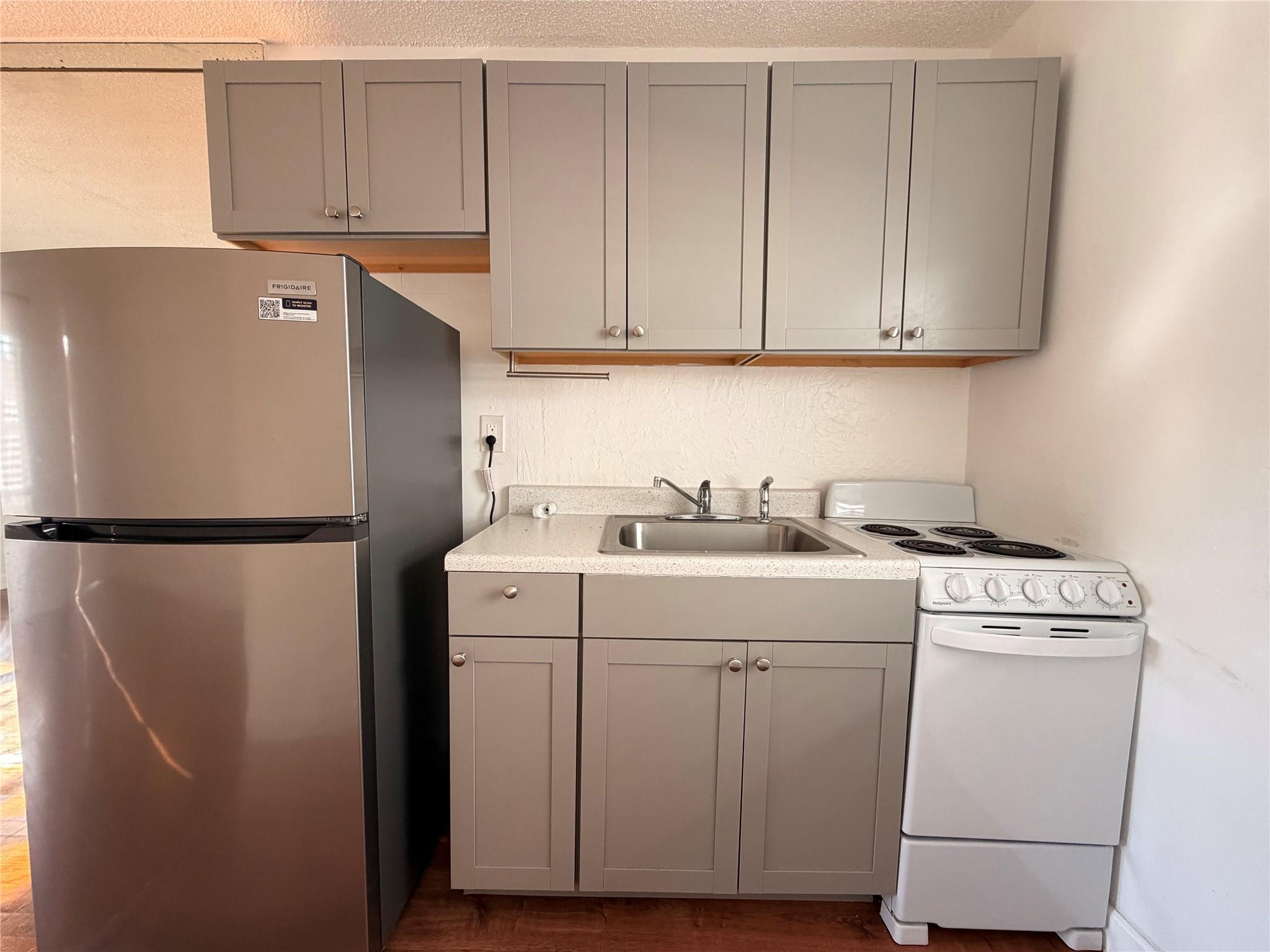 HOLLYWOOD - Residential Lease