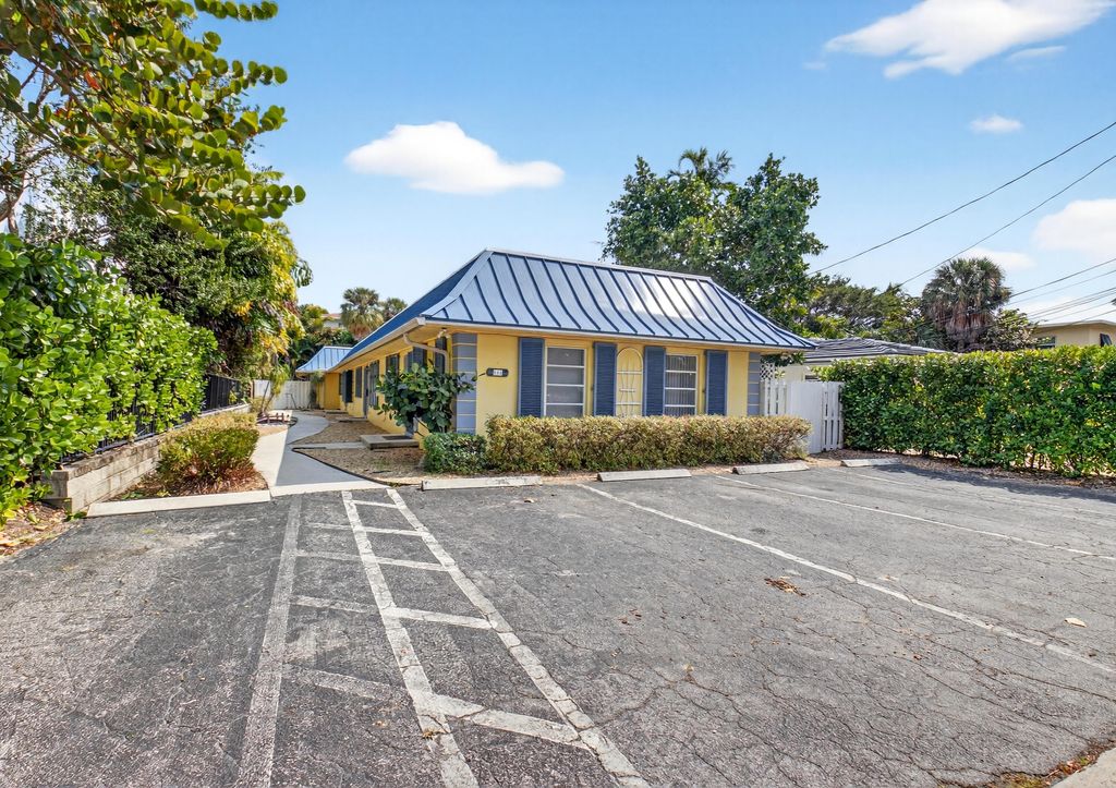 Photo of 111 SE 7th Avenue #A, B, C &amp; D., Delray Beach, FL 33483 (MLS # R11166296)