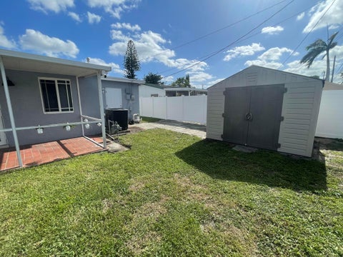 Tiny photo for 7661 Farragut Street, Hollywood, FL 33024 (MLS # B26050377)