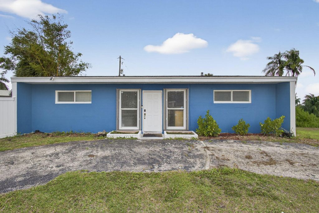 Photo of 9141 Birmingham Drive, Palm Beach Gardens, FL 33410 (MLS # B26009552)