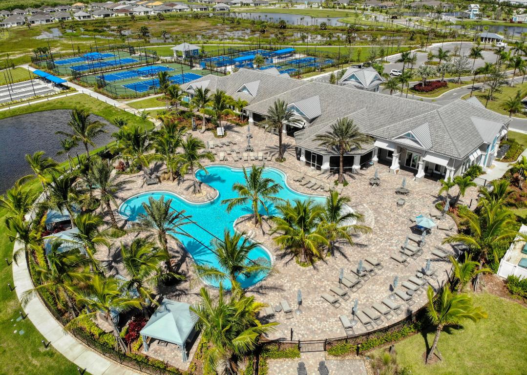 DEL WEBB AT TRADITION - Residential