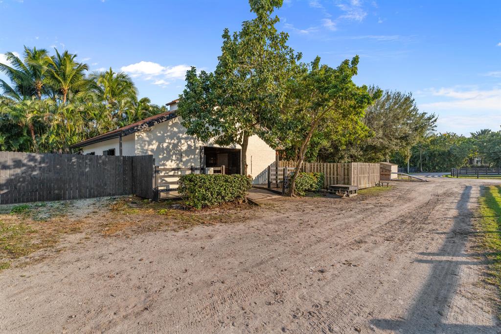 SADDLE TRAIL PARK OF WELLINGTON - Residential