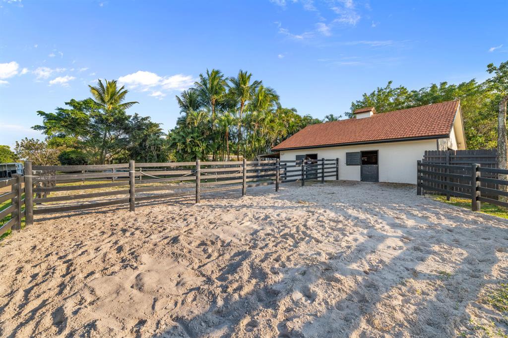 SADDLE TRAIL PARK OF WELLINGTON - Residential