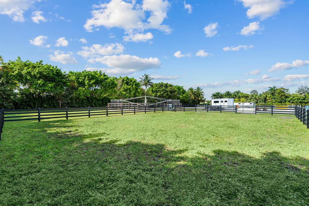 SADDLE TRAIL PARK OF WELLINGTON - Residential