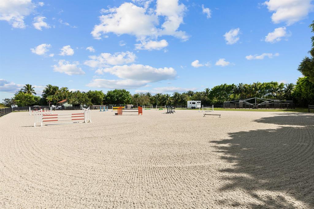 SADDLE TRAIL PARK OF WELLINGTON - Residential