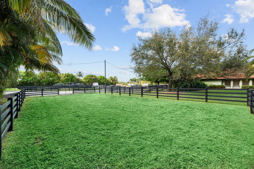 SADDLE TRAIL PARK OF WELLINGTON - Residential