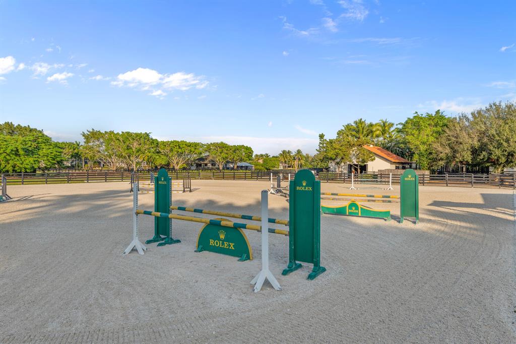 SADDLE TRAIL PARK OF WELLINGTON - Residential