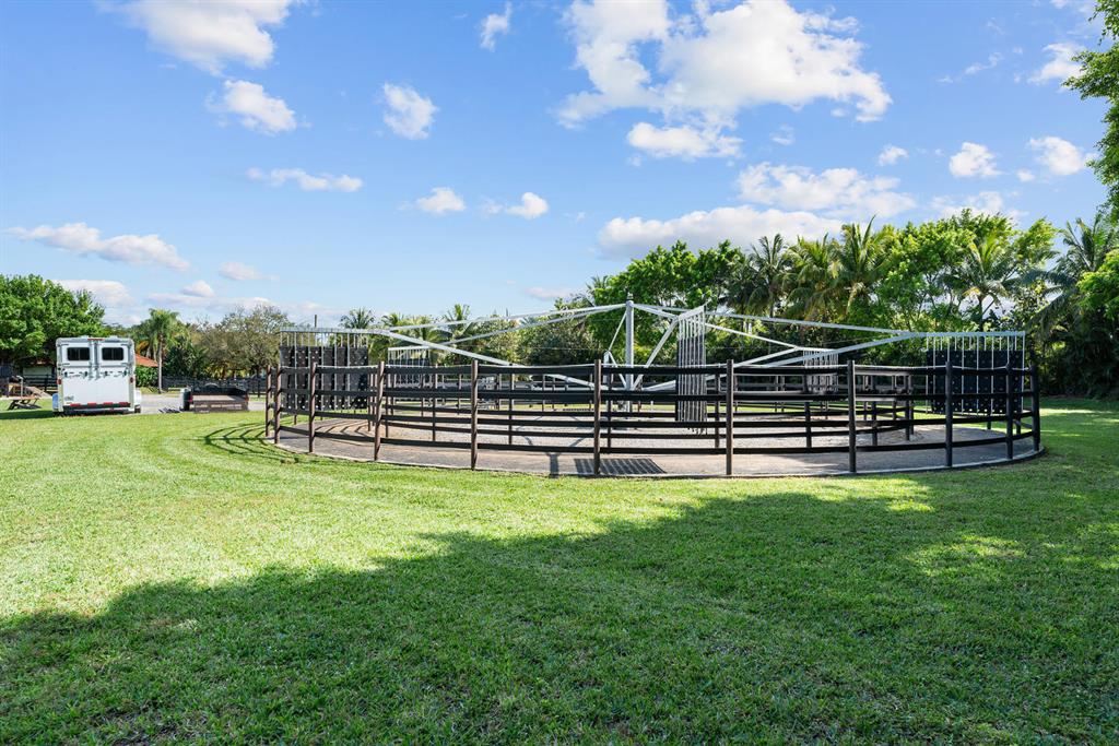 SADDLE TRAIL PARK OF WELLINGTON - Residential