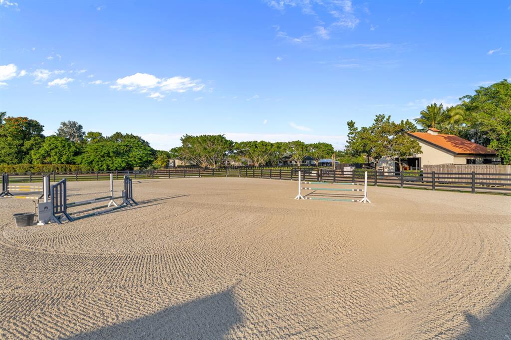 SADDLE TRAIL PARK OF WELLINGTON - Residential