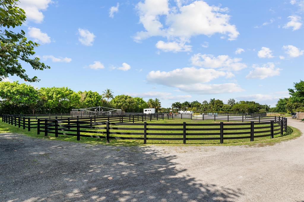 SADDLE TRAIL PARK OF WELLINGTON - Residential
