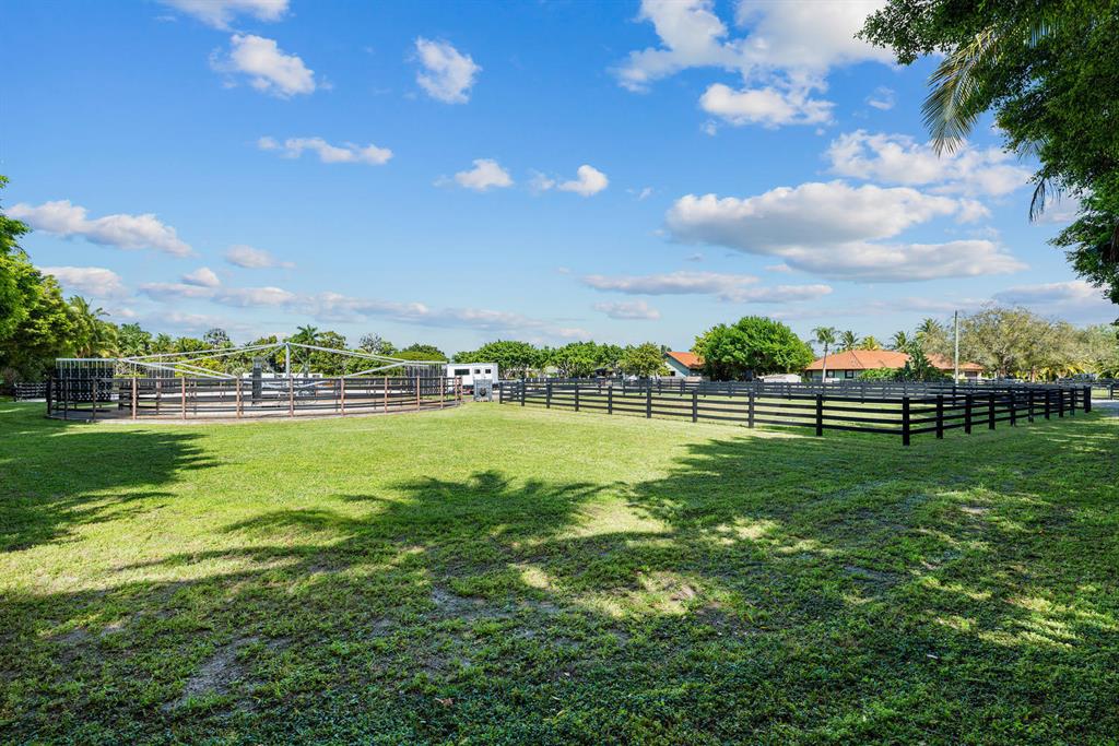 SADDLE TRAIL PARK OF WELLINGTON - Residential