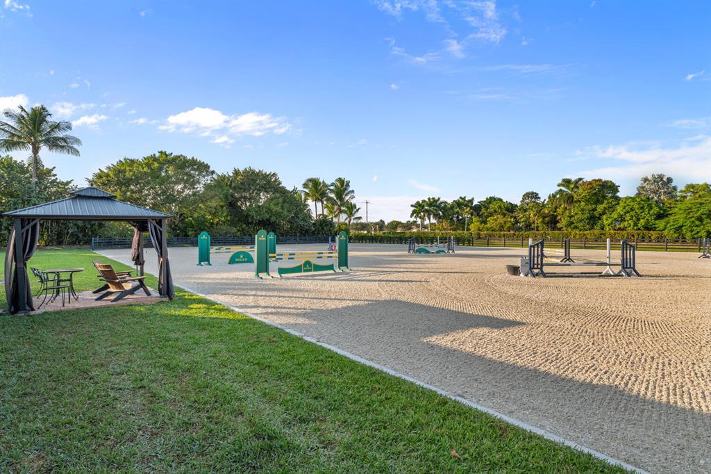 SADDLE TRAIL PARK OF WELLINGTON - Residential