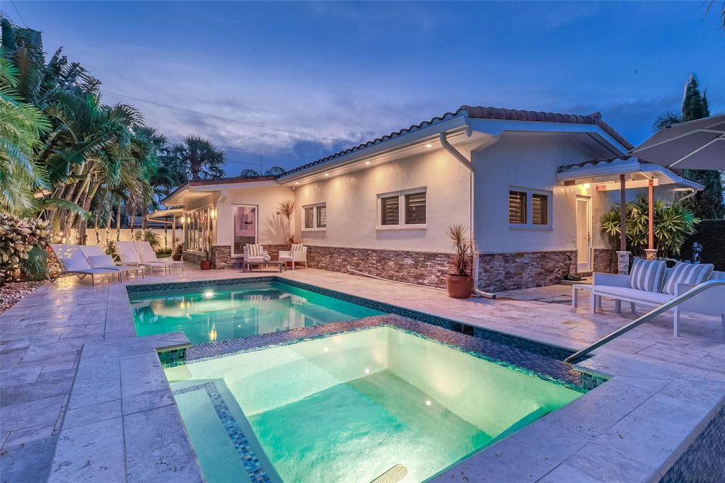 Photo of 2726 NE 25th Pl, Fort Lauderdale, FL 33305 (MLS # F10482906)