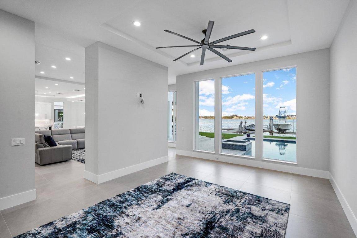 LAKESIDE GARDENS - Residential