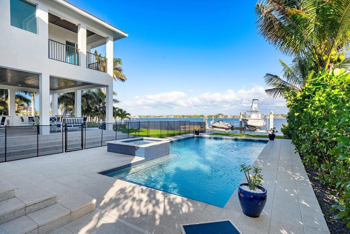 LAKESIDE GARDENS - Residential