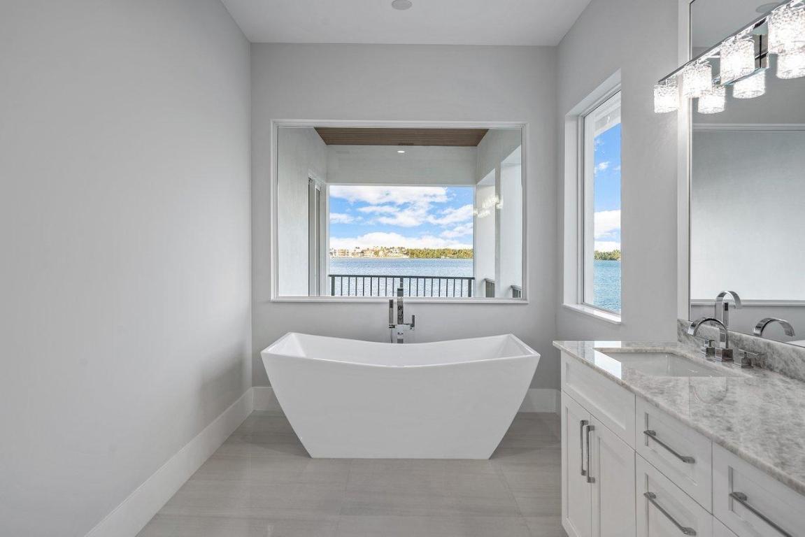 LAKESIDE GARDENS - Residential