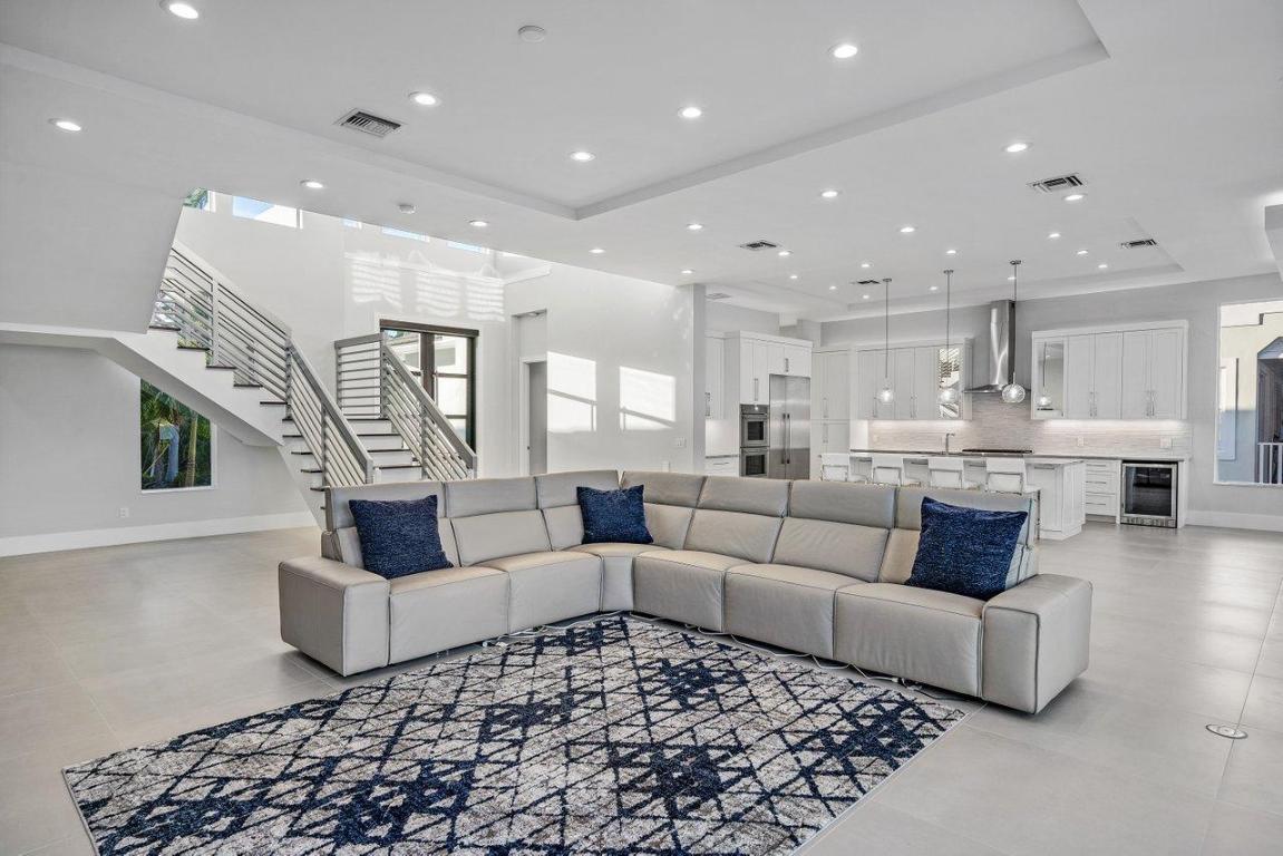 LAKESIDE GARDENS - Residential