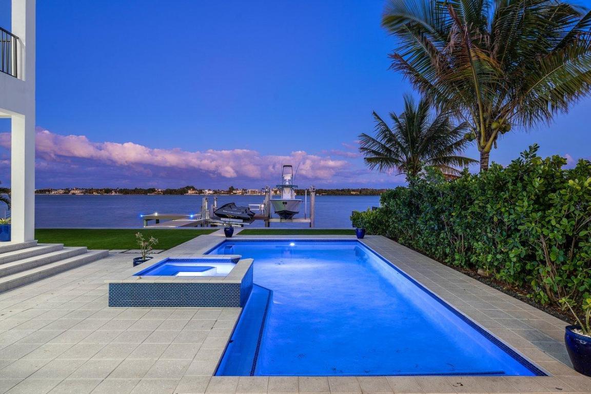 LAKESIDE GARDENS - Residential