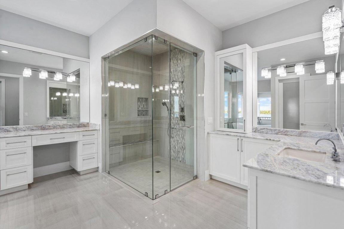 LAKESIDE GARDENS - Residential