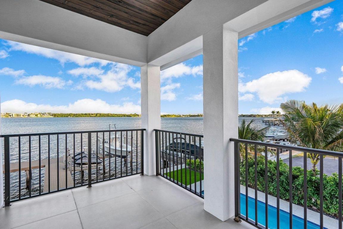 LAKESIDE GARDENS - Residential