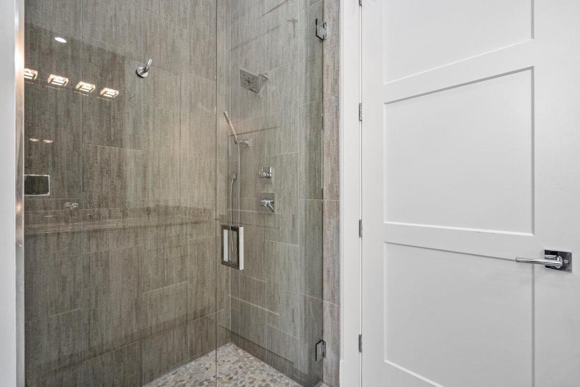 LAKESIDE GARDENS - Residential