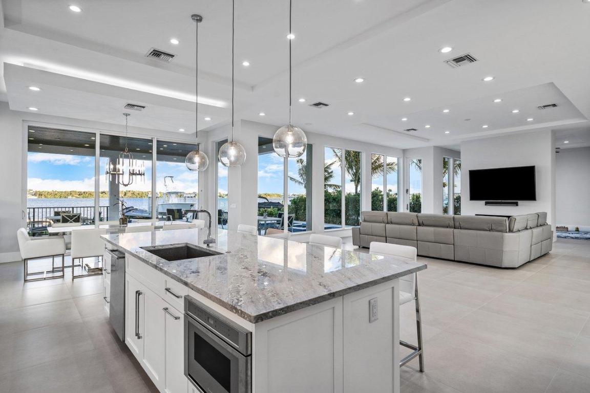 LAKESIDE GARDENS - Residential