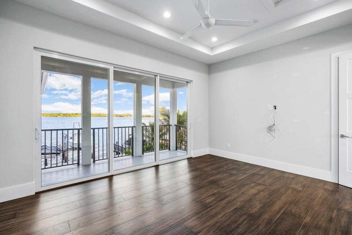 LAKESIDE GARDENS - Residential