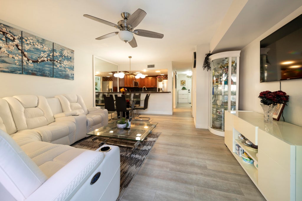 Photo of 4421 SW 70TH Terrace, Davie, FL 33314 (MLS # B26092314)