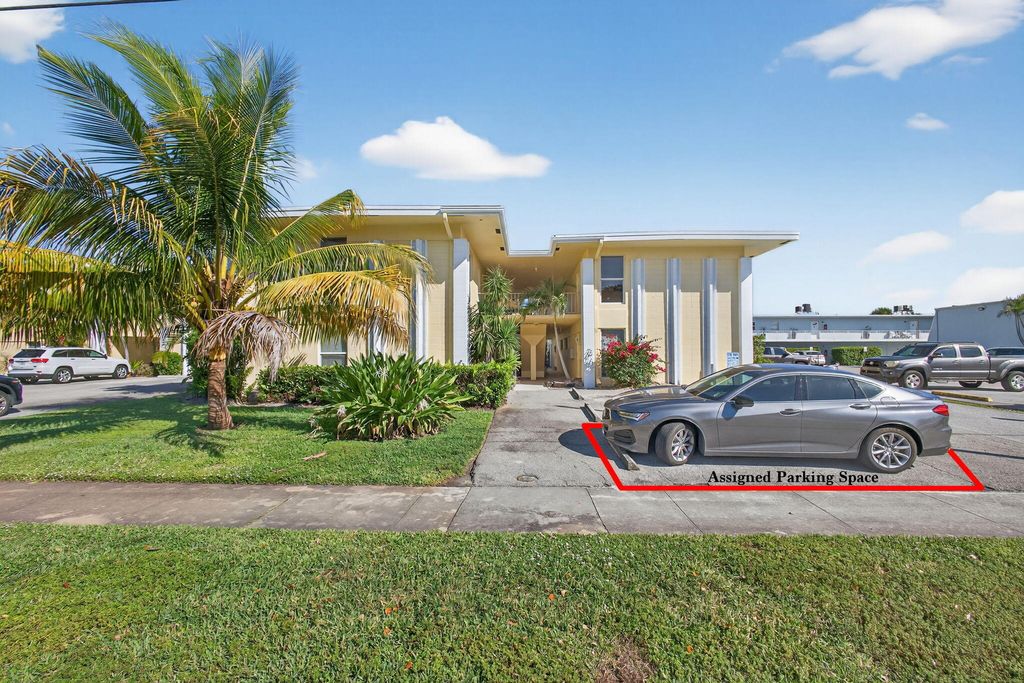 Photo of 727 Hummingbird Way #6, North Palm Beach, FL 33408 (MLS # B26022441)