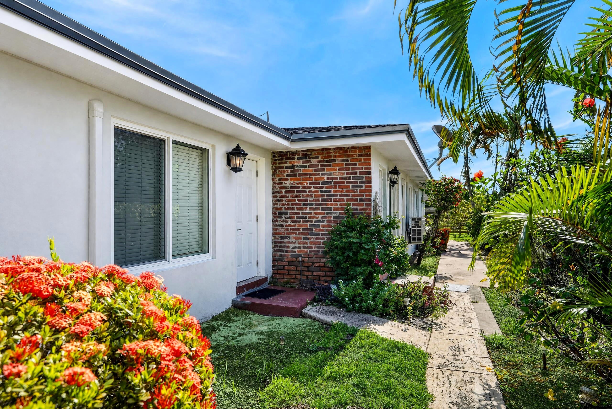 27 NW 14TH Avenue