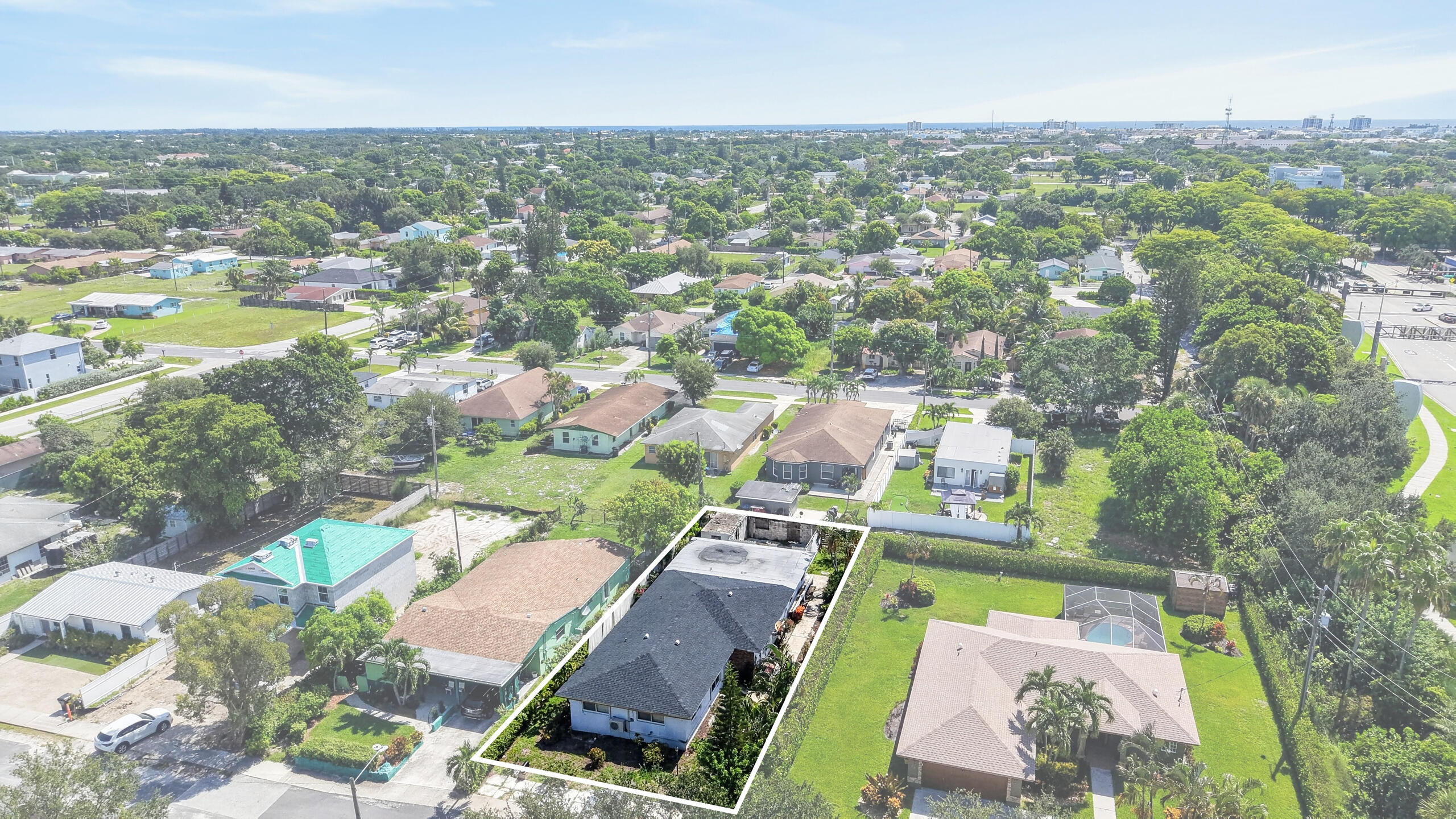 27 NW 14TH Avenue
