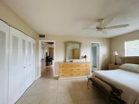 Condominium in West Palm Beach FL 148 Andover F 11.jpg