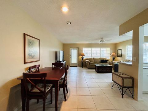 Condominium in West Palm Beach FL 148 Andover F 5.jpg