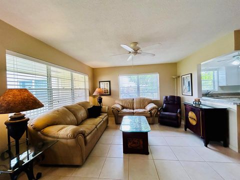 Condominium in West Palm Beach FL 148 Andover F 2.jpg