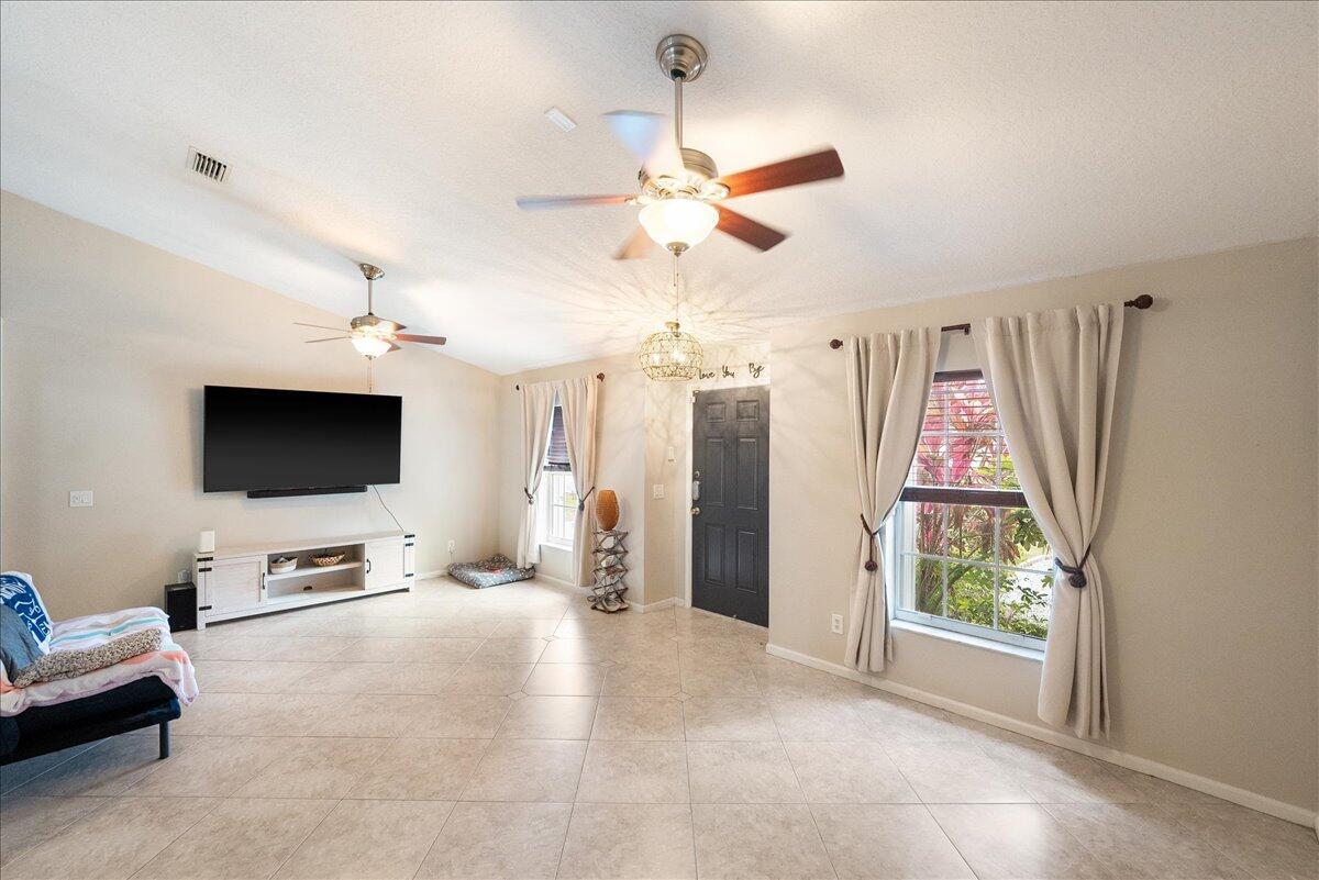 PORT ST LUCIE SECTION 18 - Residential Lease