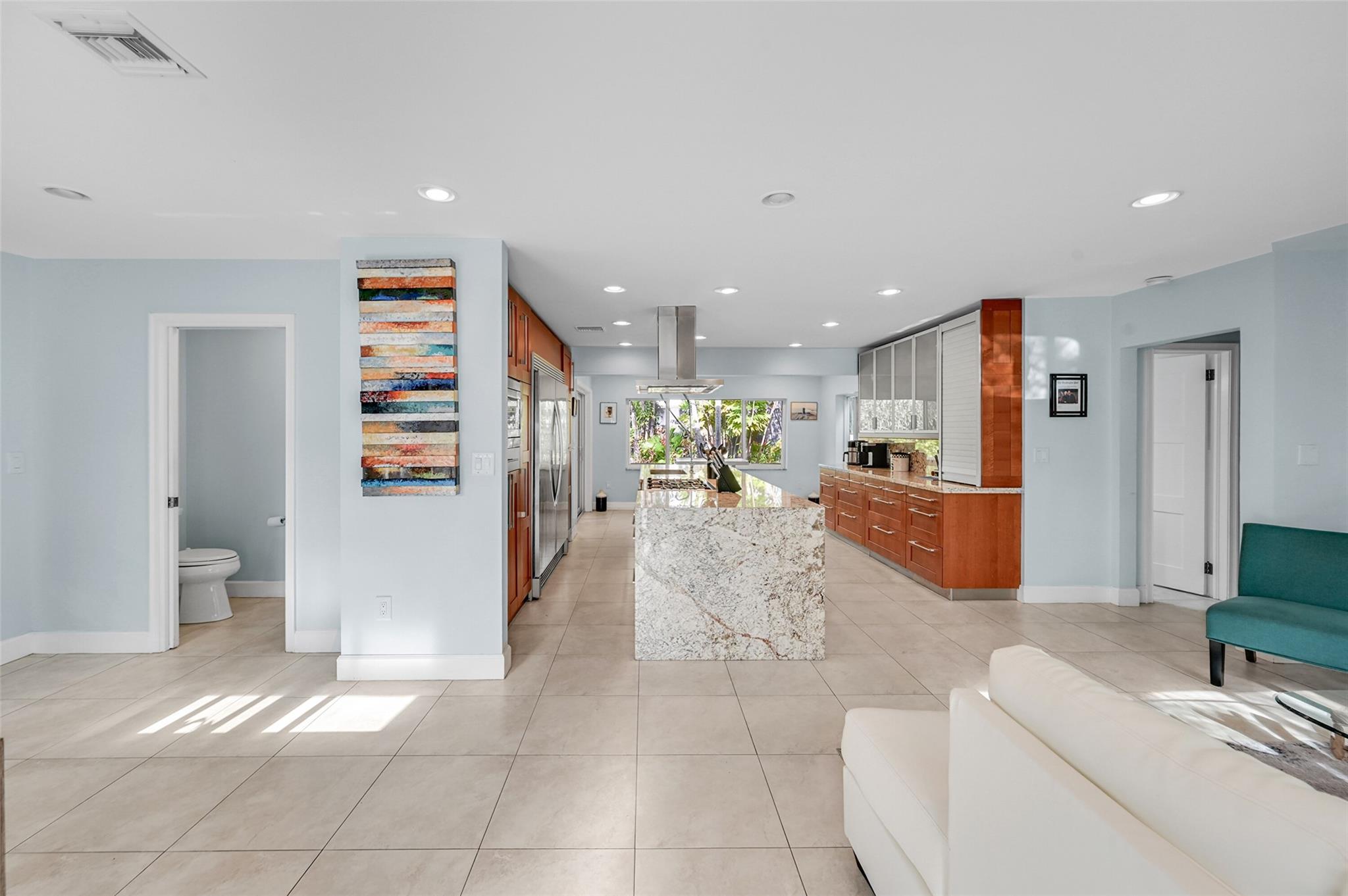 2716 NE 10th Ter
