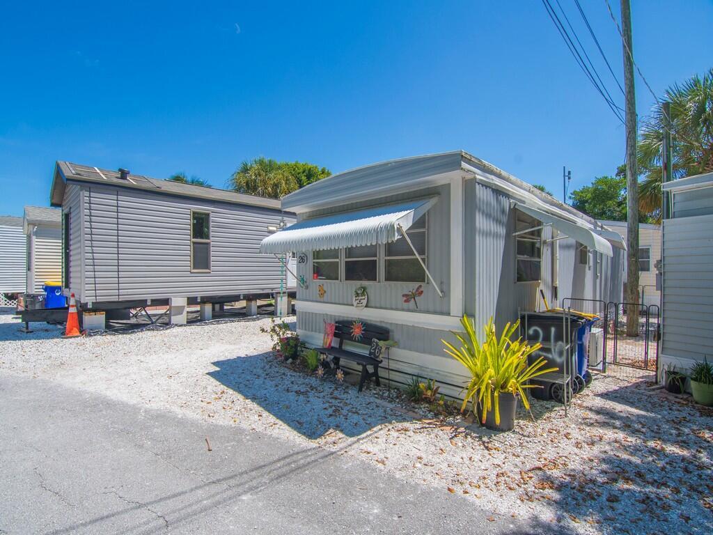 2423 NE Palm Avenue 26