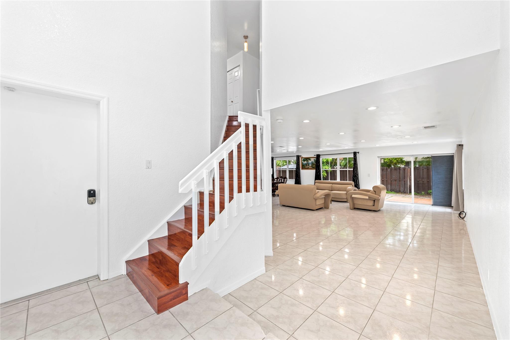 Palm Island #2 146-34 B - Residential Lease