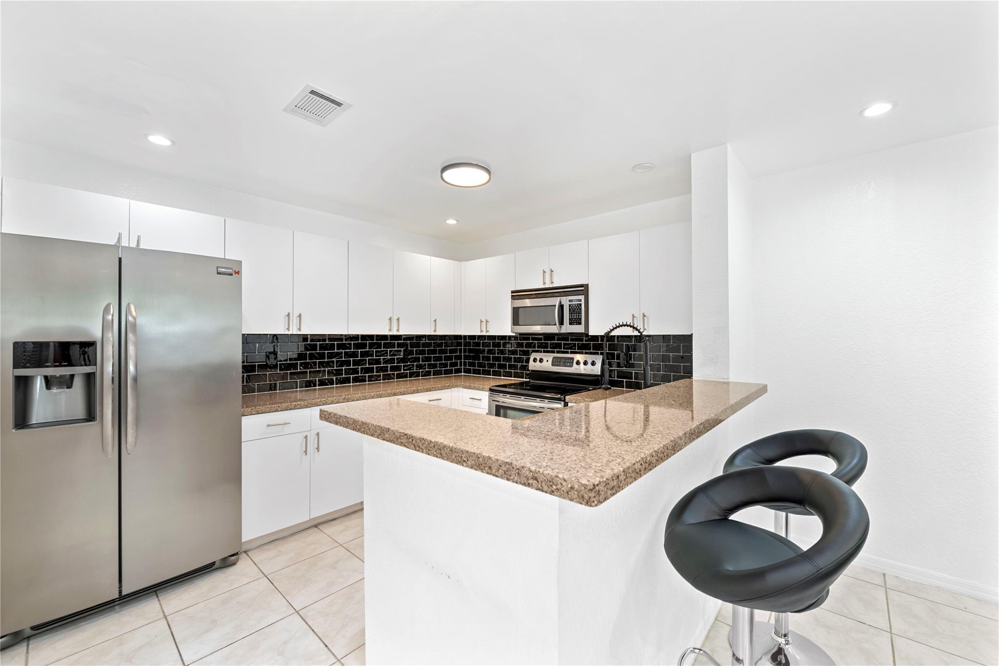 Palm Island #2 146-34 B - Residential Lease