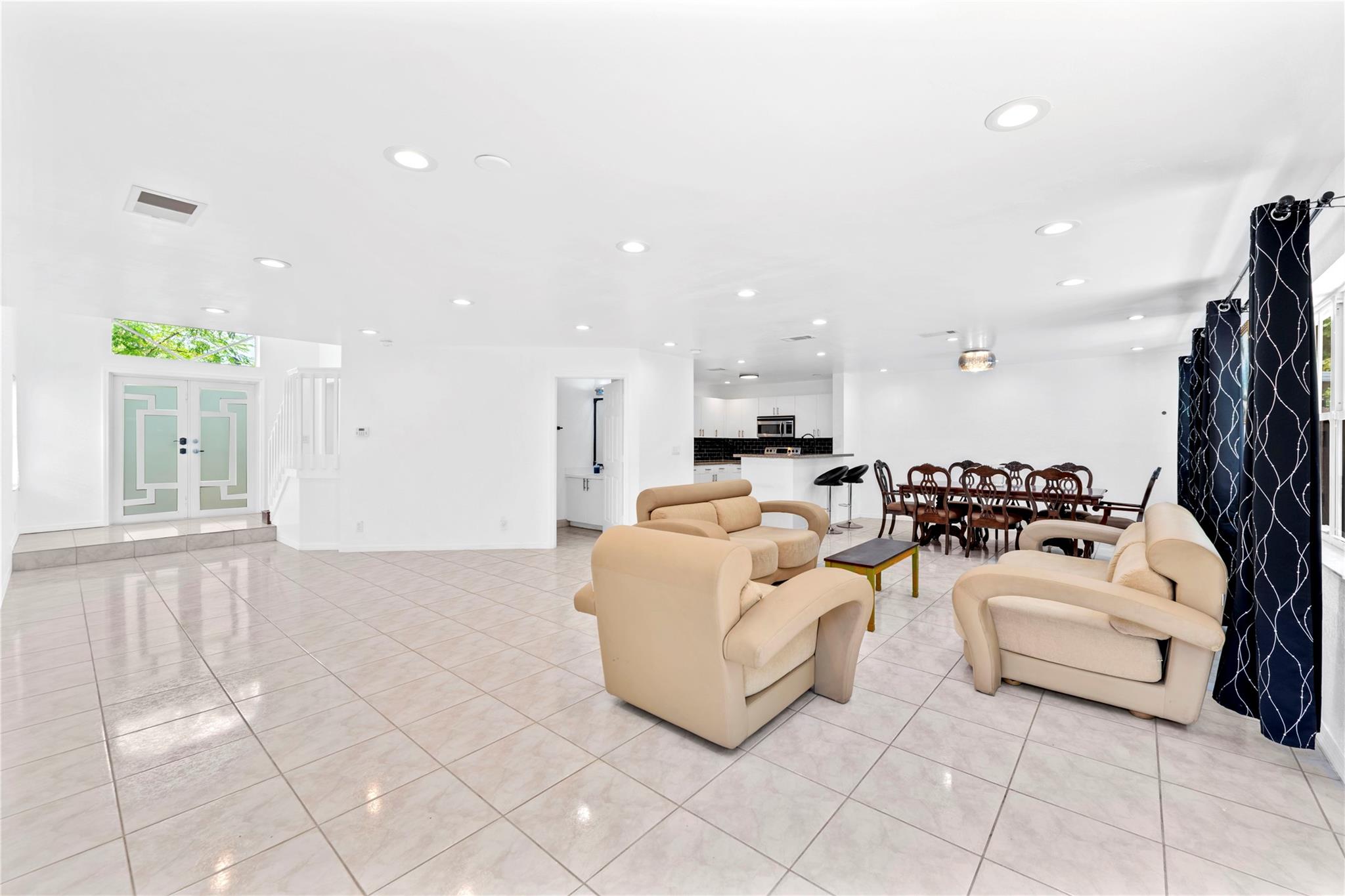 Palm Island #2 146-34 B - Residential Lease