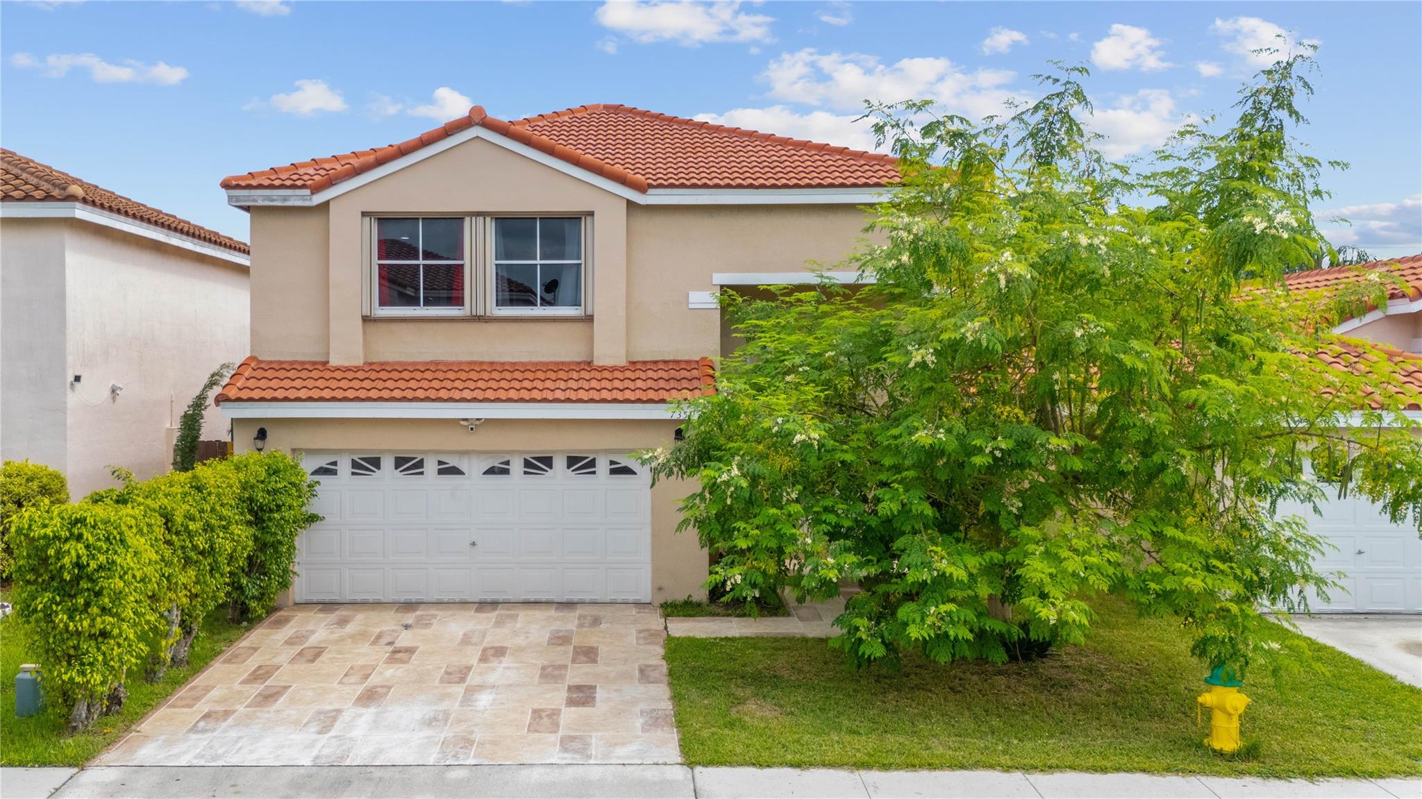 You will love this spacious, sunny 3-bedroom home located in the secure Cypress Cove gated community. Freshly painted with updated kitchen/bathrooms, this super property is available for immediate occupation.
First floor: double volume entrance with direct access to 2-car garage. Expansive living & dining room, powder room, & open concept kitchen with breakfast bar. Sliders flow onto a patio with fenced garden.
Upstairs: grand primary bedroom with walk-in closet, gorgeous bathroom (double vanity & separate WC). 2 additional bedrooms, shared bathroom, and washer/dryer. Located centrally & conveniently to excellent schools, shopping, fine dining, & recreational parks. Plus, easy access to major highways & only a 10-mile commute directly east to the beautiful sandy beaches of Pompano.