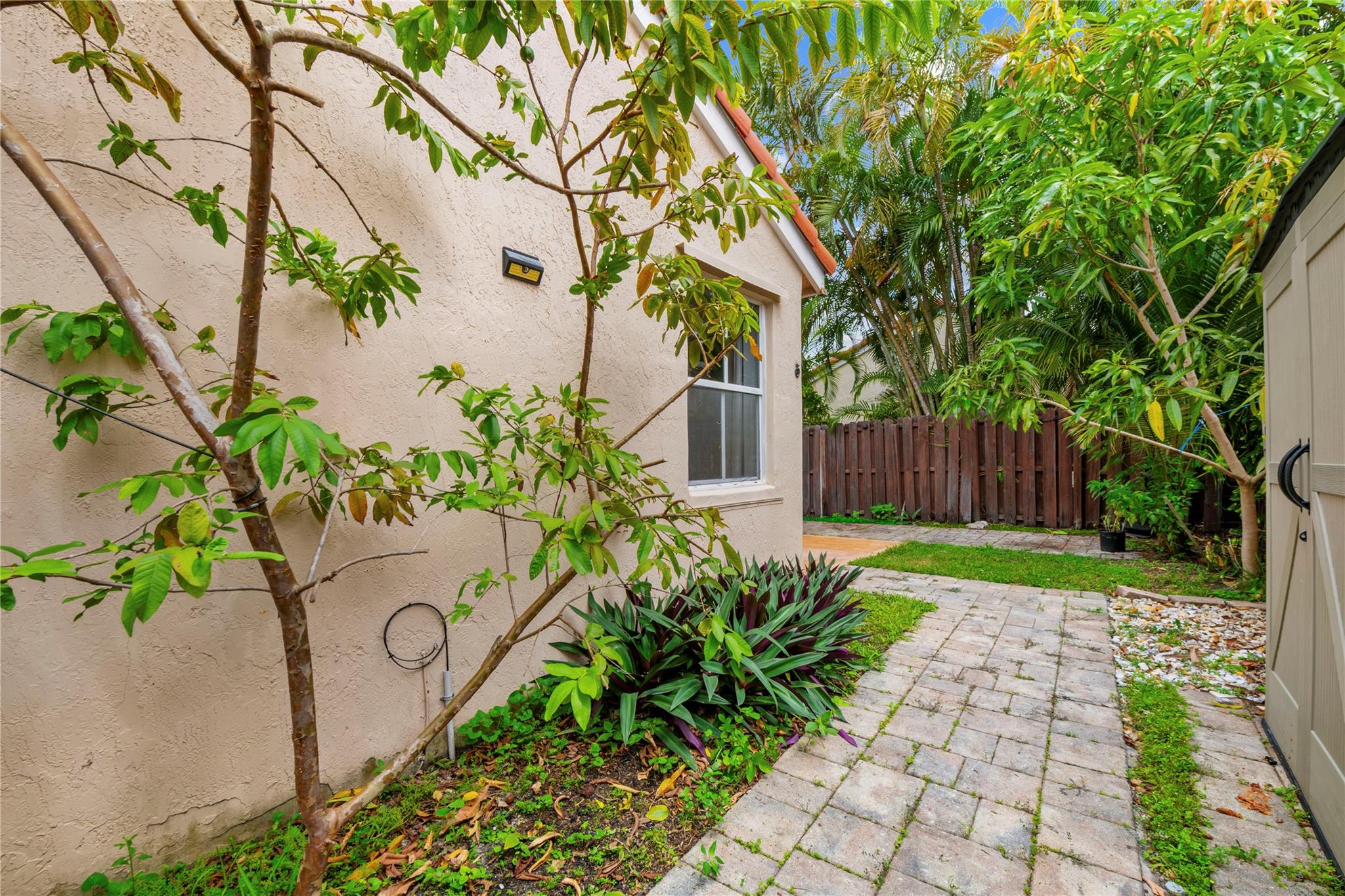 Palm Island #2 146-34 B - Residential Lease