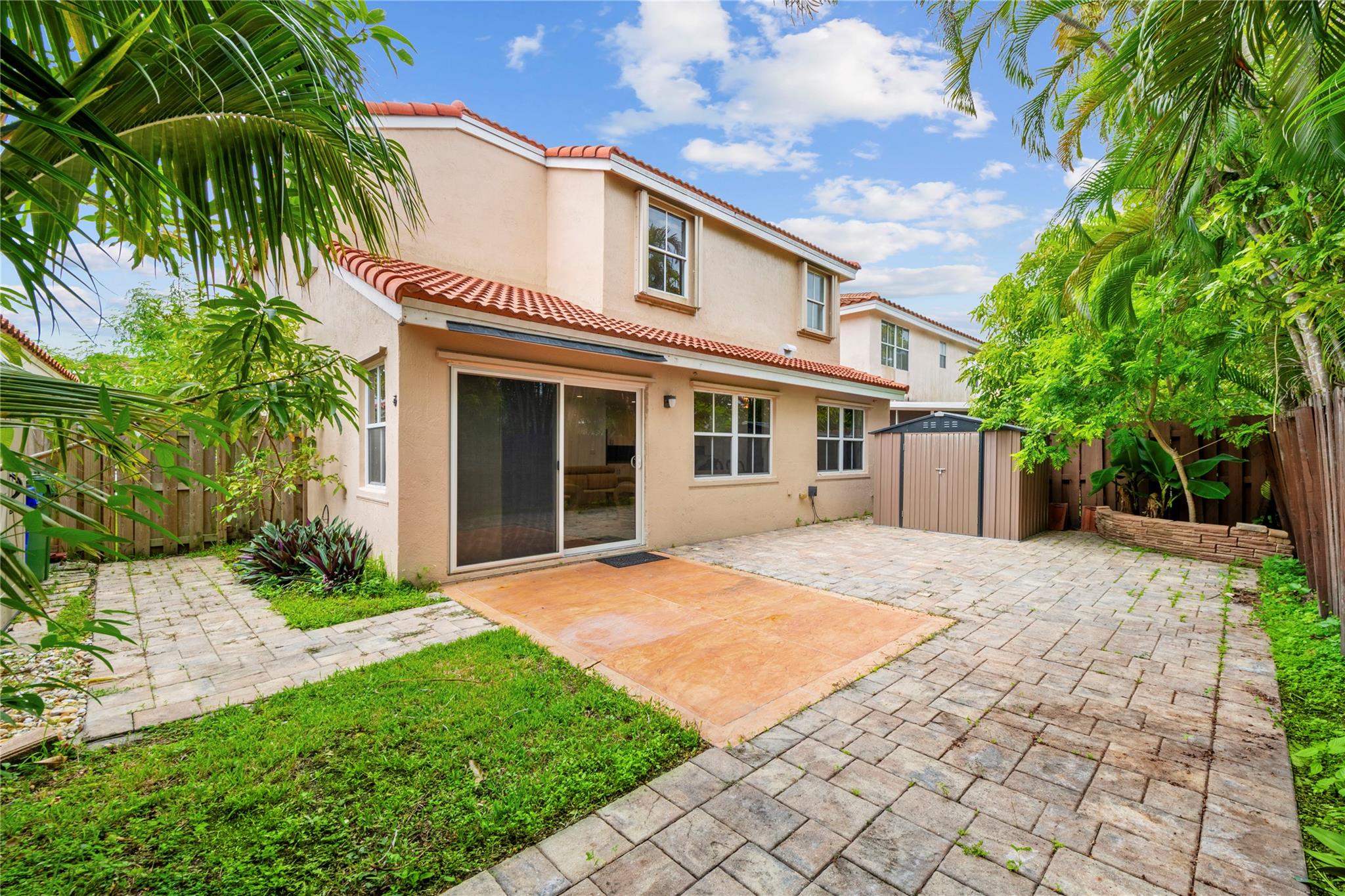 Palm Island #2 146-34 B - Residential Lease