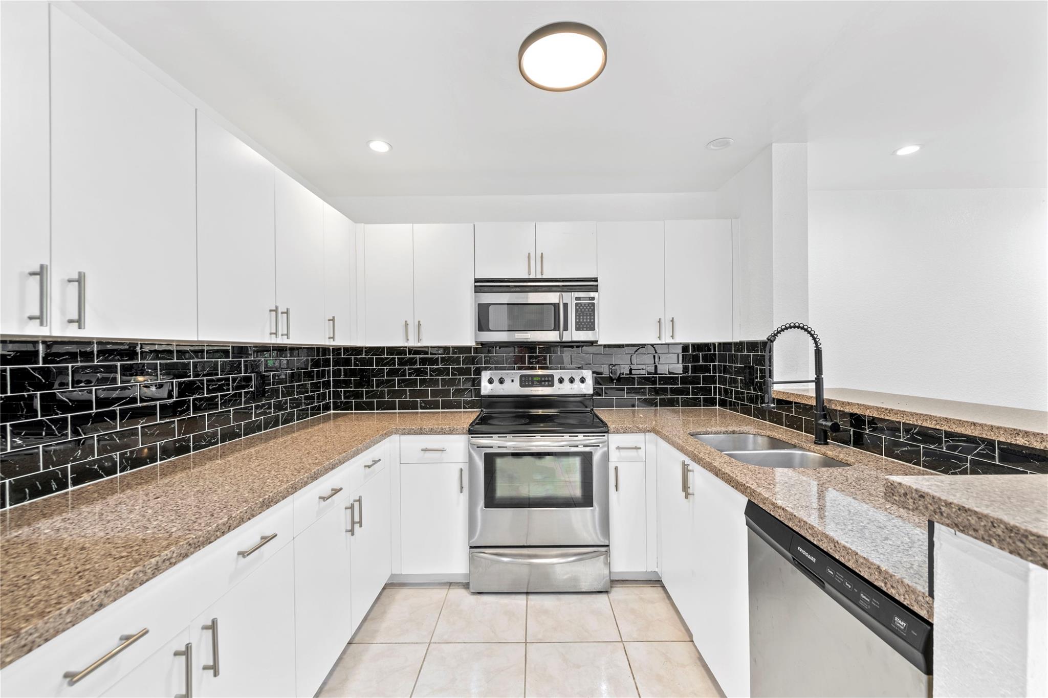 Palm Island #2 146-34 B - Residential Lease