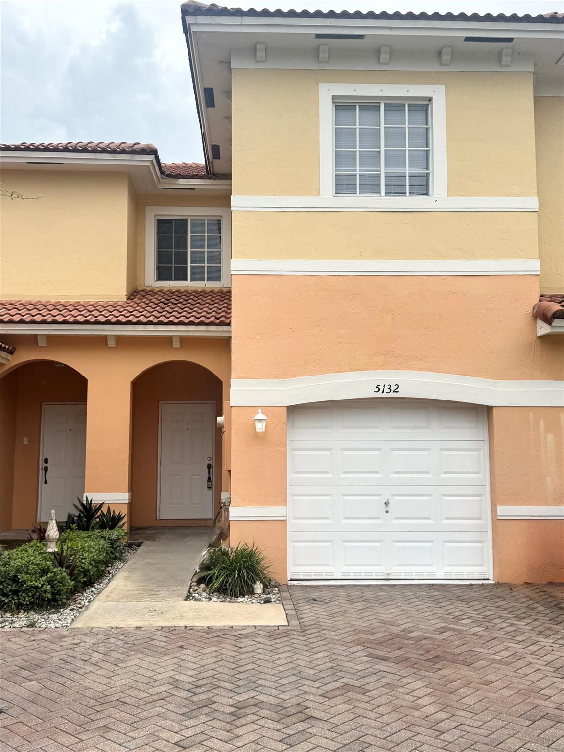 3 Bedrooms, 2.5 Bathrooms townhome for rent in Stuart! This newly renovated home features a modern kitchen with stainless steel appliances and a 1 car garage that's equipped with a washer and dryer. The Back porch is backed up to the preserve area for maximum relaxation and privacy. There's an additional 2 car parking space for you and your guests convenience. Prime location near shopping, schools, beach and major highways. A must see property!