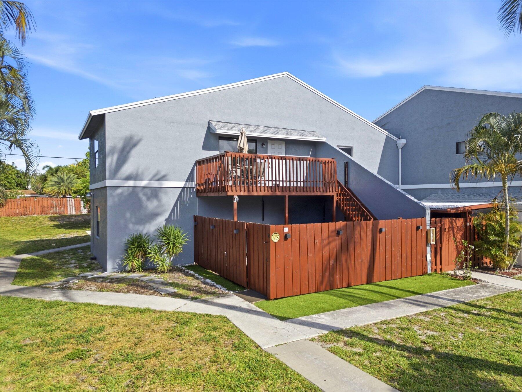 CROSSINGS OF BOYNTON BEACH CONDO - Residential